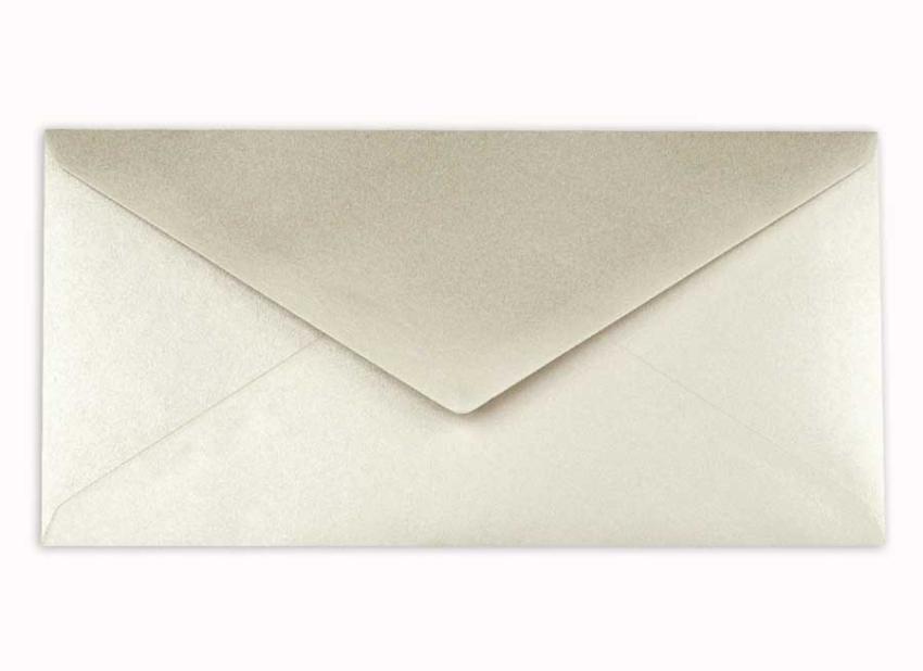 Briefumschlag DIN lang in metallic-champagner, 120g, ohne Fenster, Nassklebung
